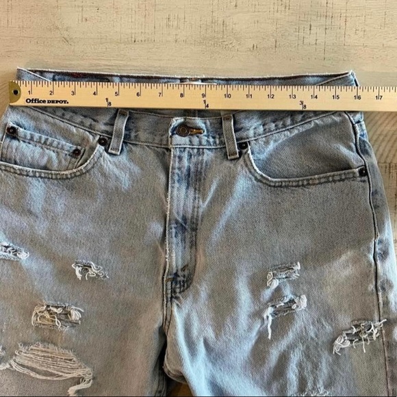 ⭐️PRICE FIRM⭐️ 2005 Levi’s Distressed High Waisted 100%Cotton Shorts - Picture 6 of 10